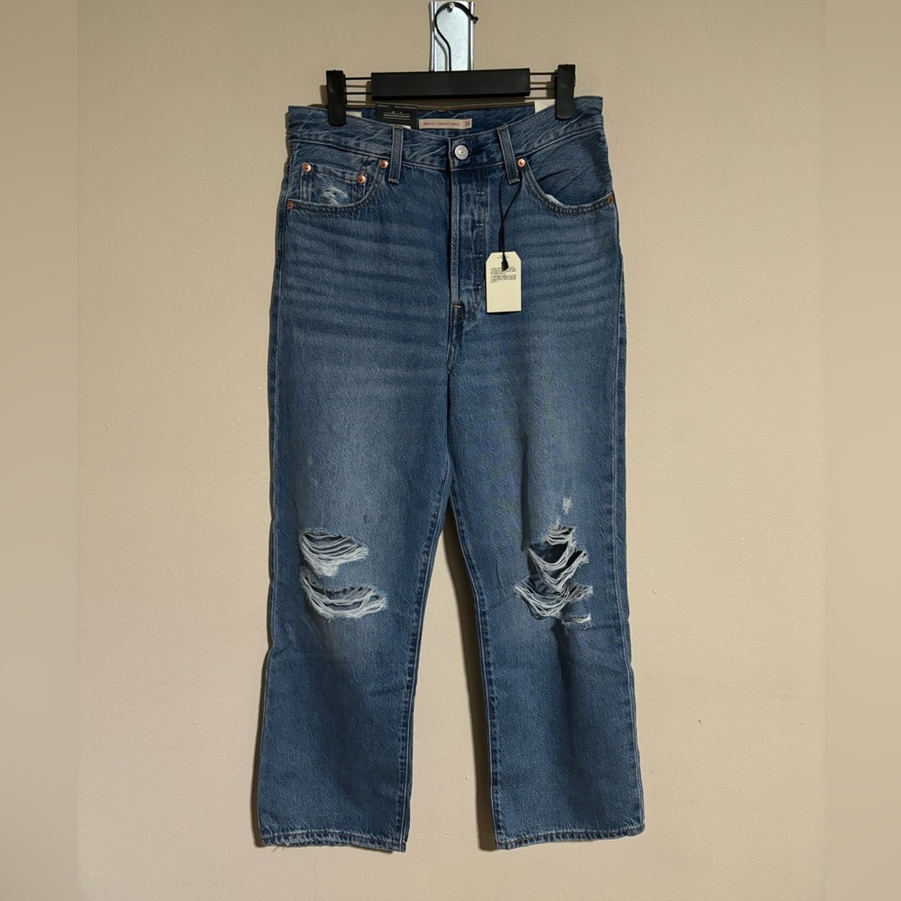 NWT Levi Ribcage Ankle Straight Distressed Denim Size 28, Inseam 27